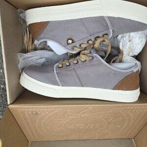 Taos Super Soul Sneakers Size 9